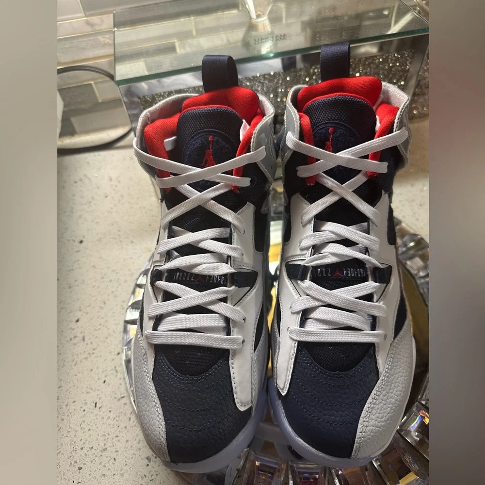 Brand new kids size 7youth Jordan sneakers - Picture 2 of 5